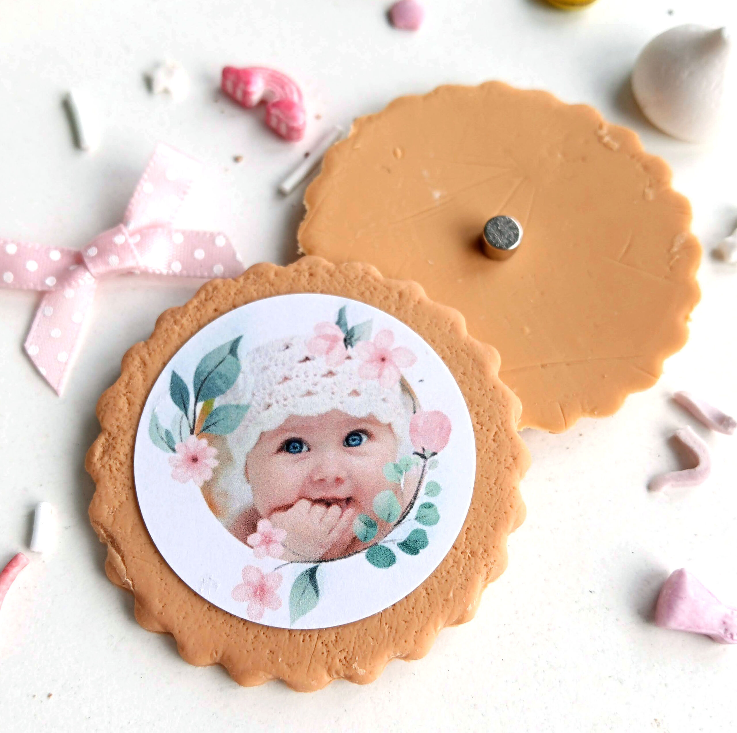 magnet-biscuit-theme-bapteme-elegant-fleuri-rose-doux