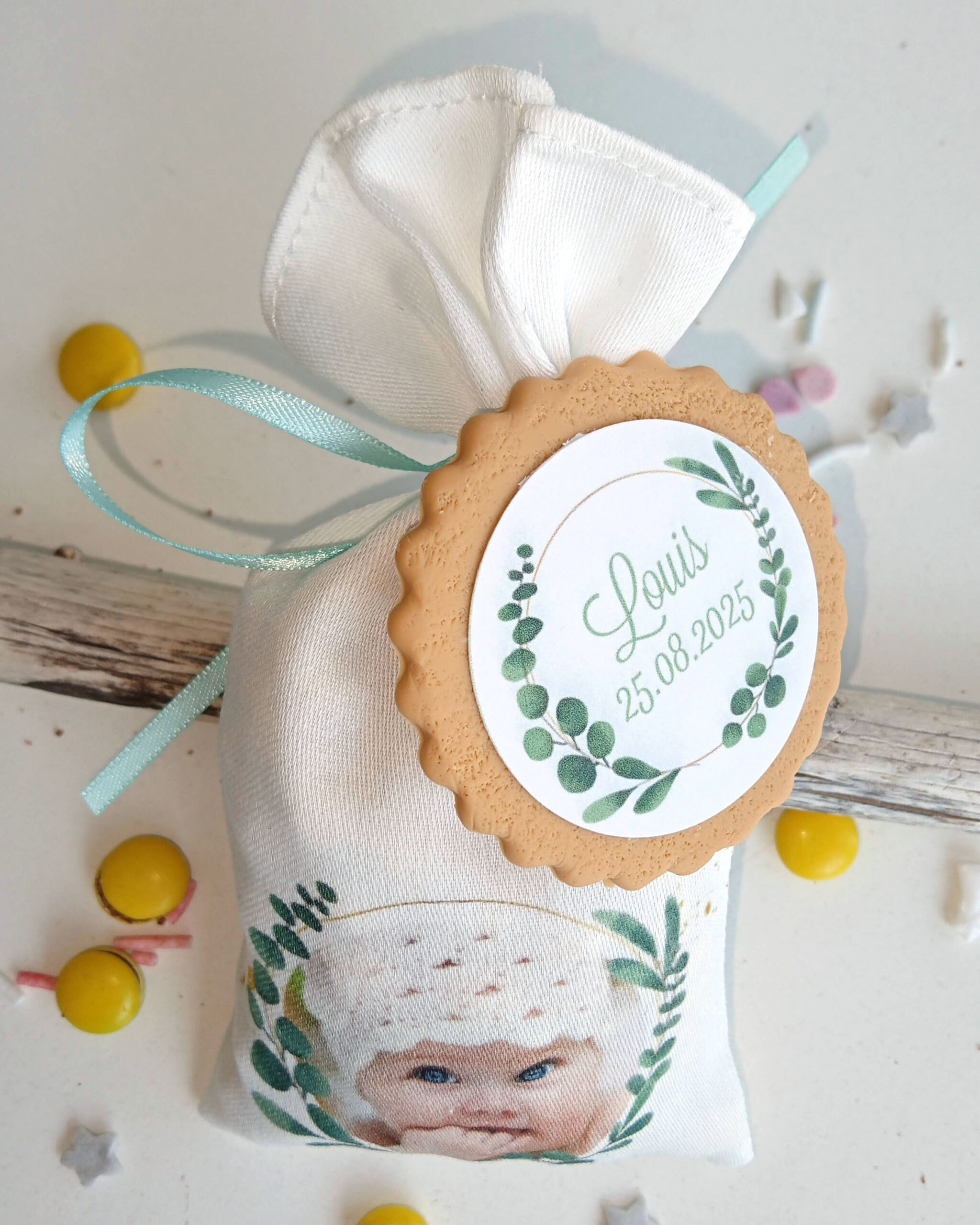 cadeau-invite-sachet-dragees-bapteme-theme-eucalyptus-couronne-nature-original-personnalise-tradionnel-religieux