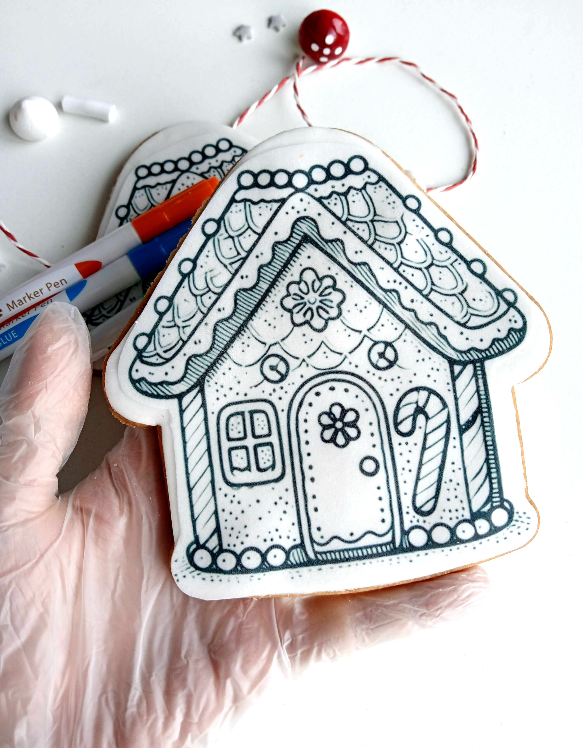 coloriage-biscuit-noel-geant-maison-pain-epice