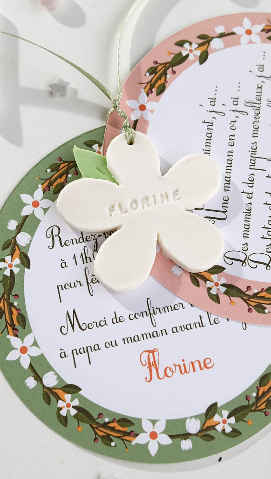 Faire-part-theme-couronne-fleuri-élégant-retro-bapteme-nature-tendance-original-mixte-fille-vert-sauge-blanc