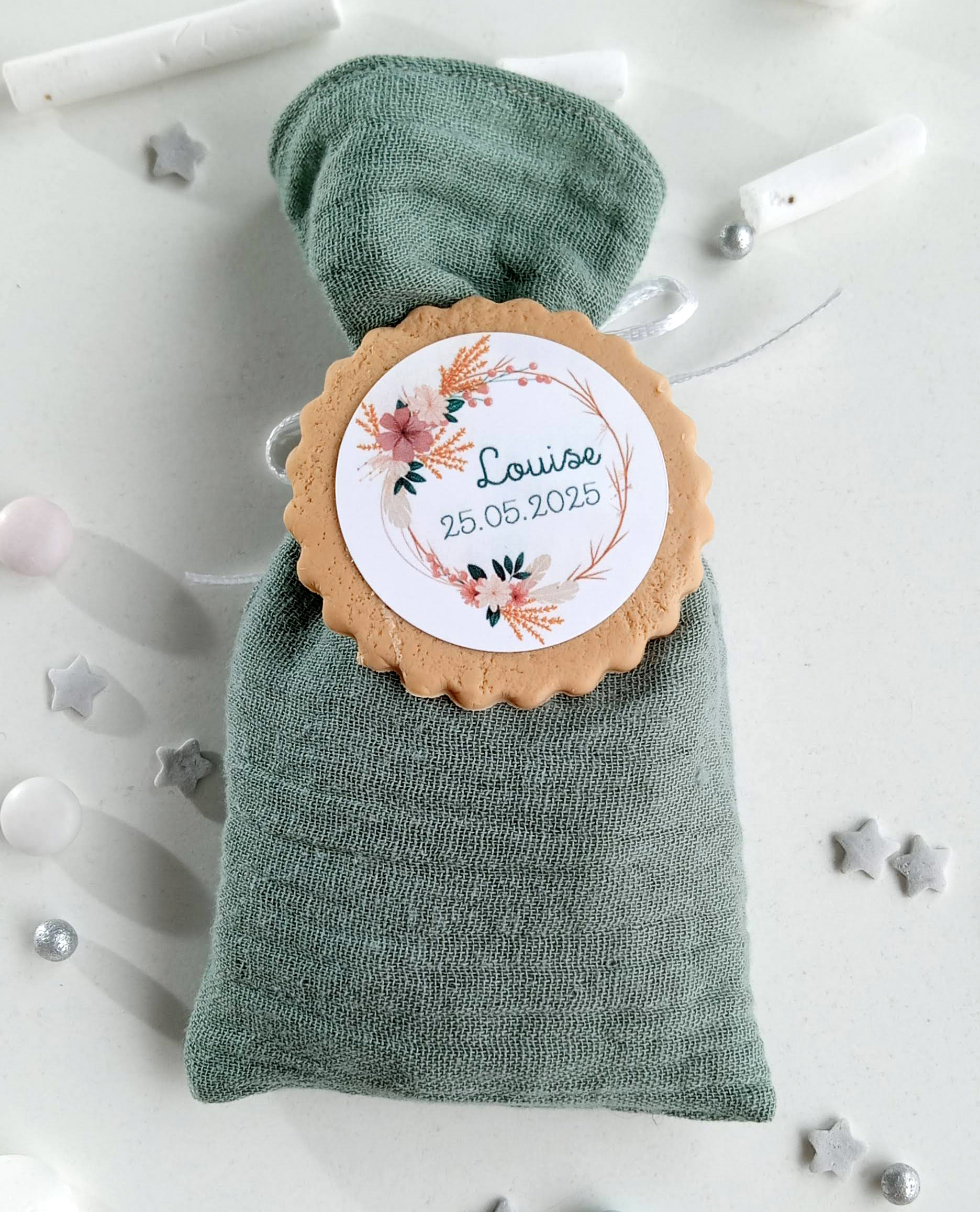 sachet-dragees-double-gaz-vert-sauge-theme-bapteme-eucalyptu-cadeau-invite-mode-gourmandise